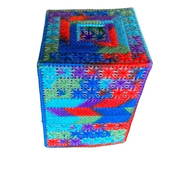 Vintage Yarn Art Bright Patterned Granny Retro Tissue Box Cover - Picture 1 of 3